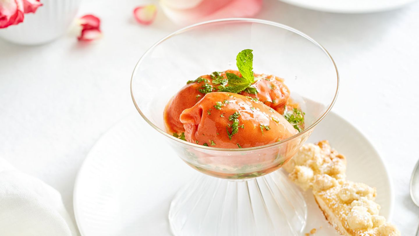 Tomatensorbet mit Knusperstangen Rezept