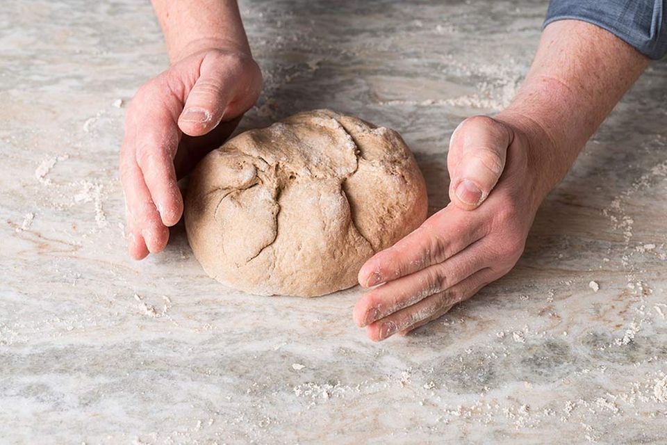 Dinkel-Roggen-Teig rund formen