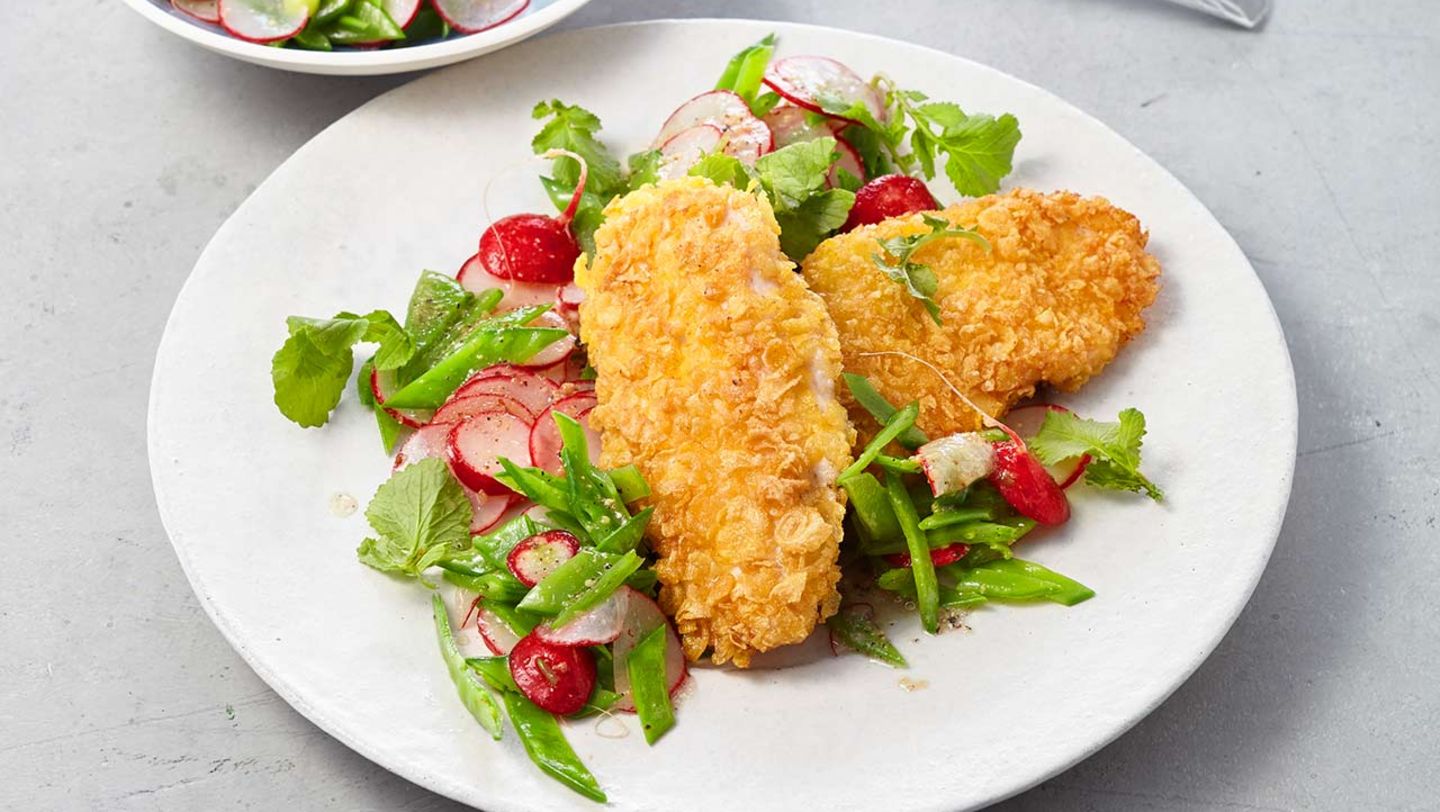 Knusperhähnchen mit Zuckerschotensalat Rezept - [ESSEN UND TRINKEN]