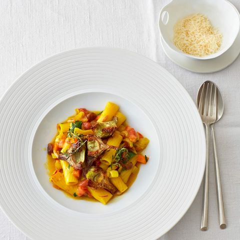 Tortiglioni mit Safran-Gemüse und Artischocken