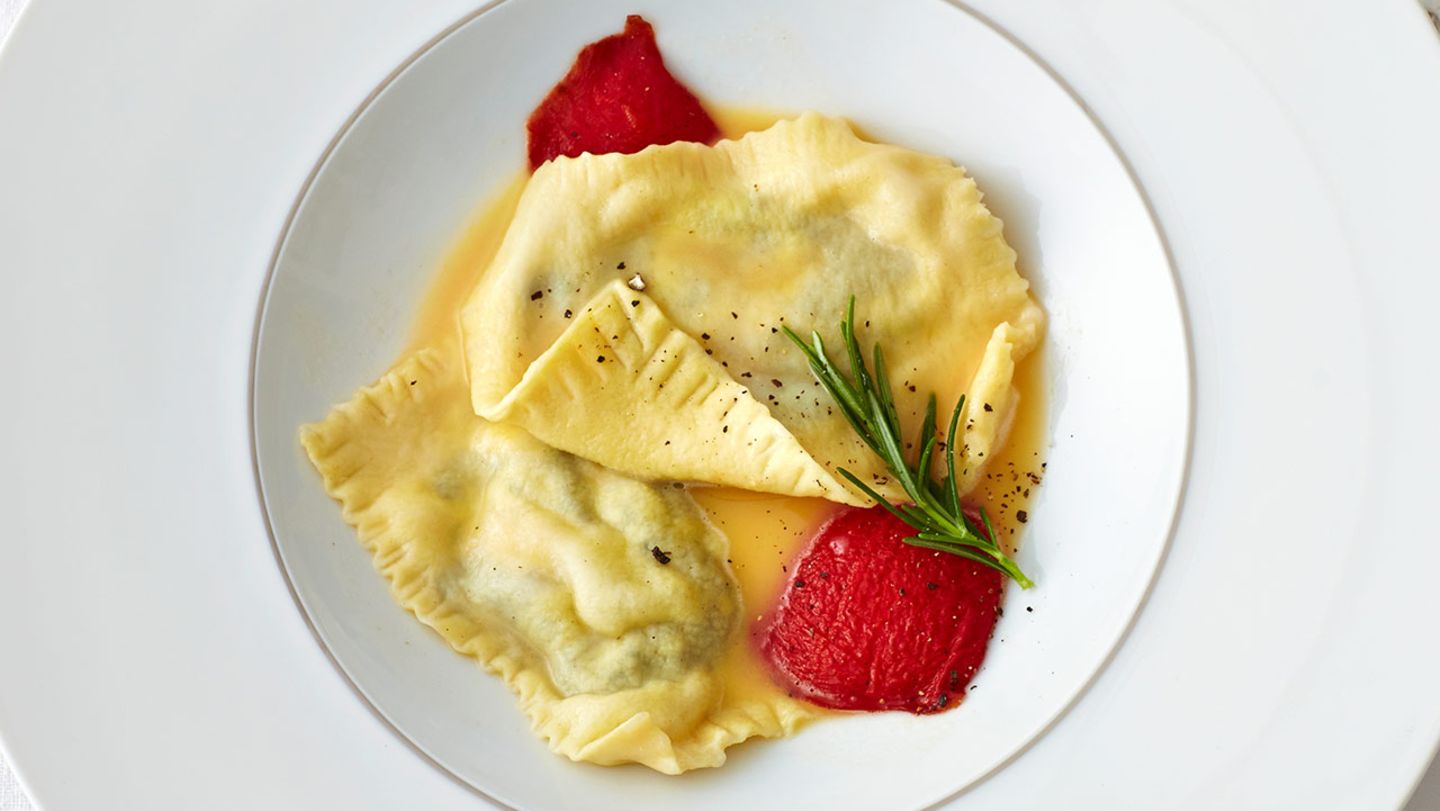 Ziegenkäse-Ravioli mit halb getrockneten Tomaten Rezept
