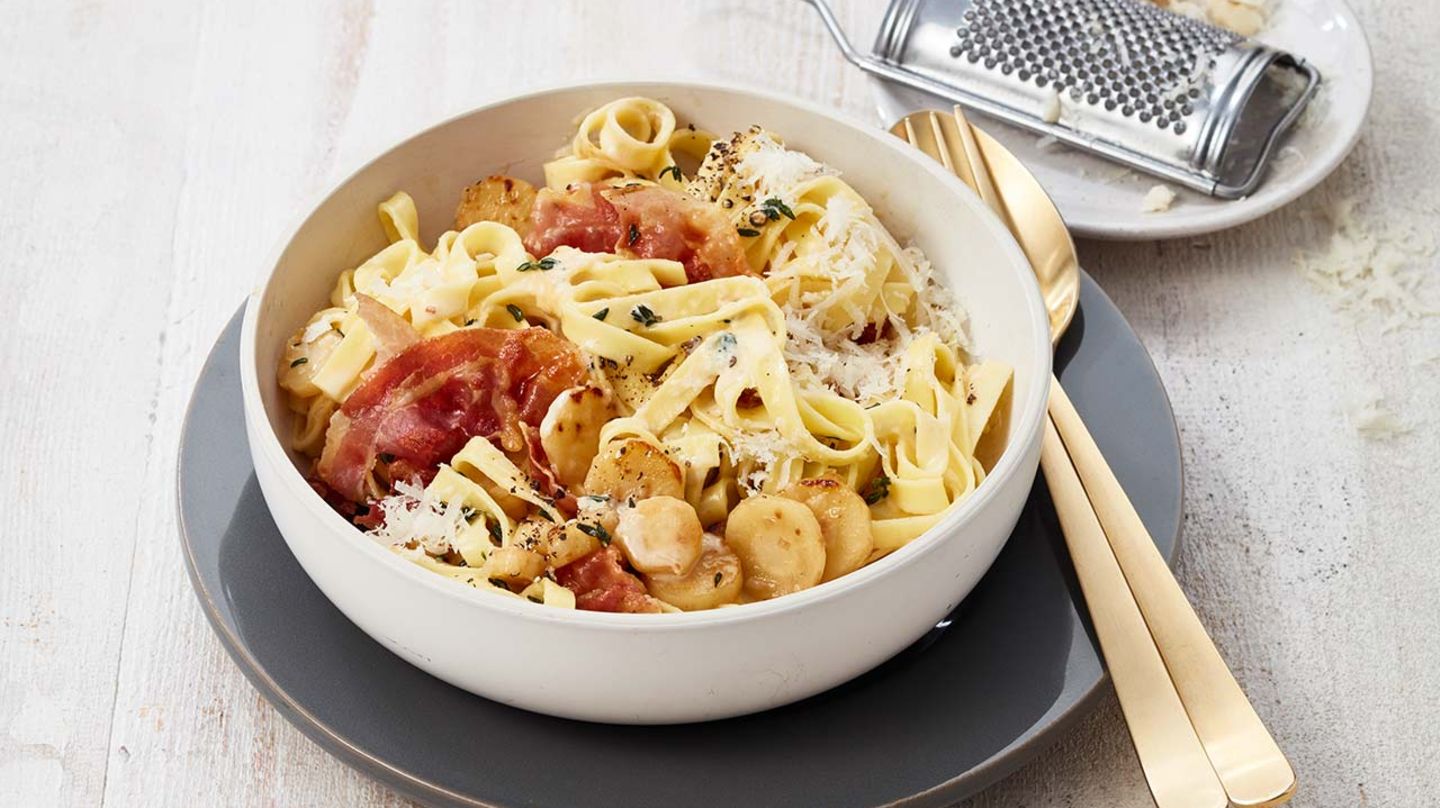 Cremige Tagliatelle mit Pastinaken und Pancetta Rezept