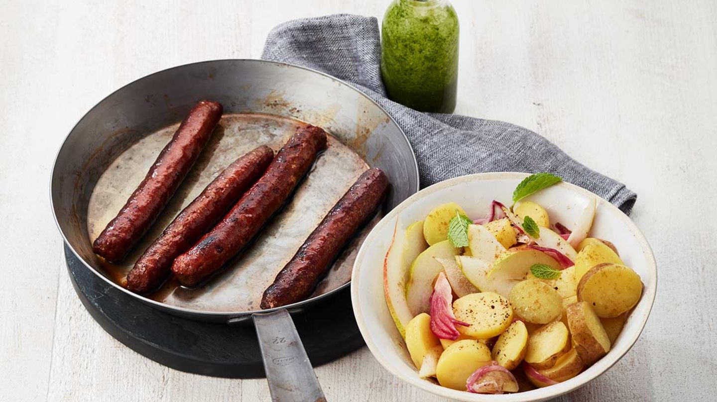 Lammbratwurst mit Kartoffel-Birnen-Salat und Minz-Pesto Rezept