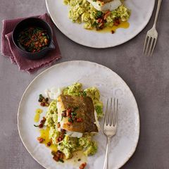 Skrei mit Speckstippe auf Rosenkohlstampf
