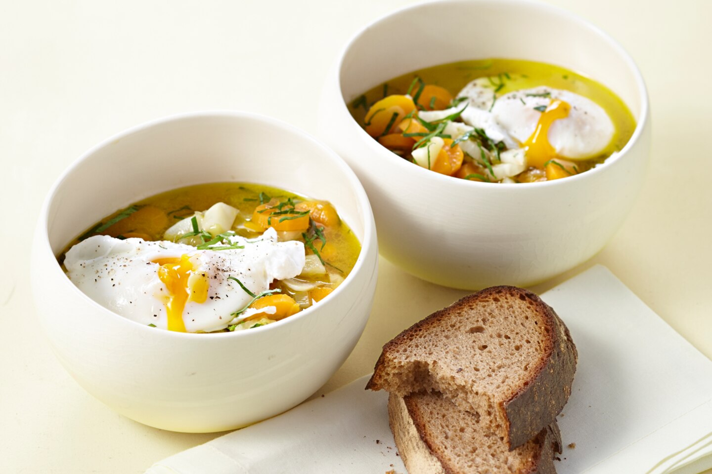 Knoblauchsuppe Mit Pochiertem Ei Rezept Essen Und Trinken