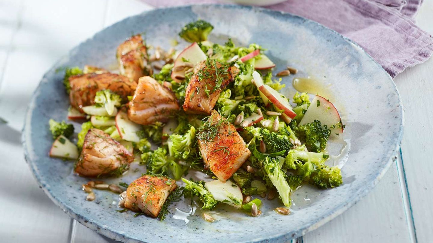 Gebratener Seelachs mit Brokkolisalat Rezept