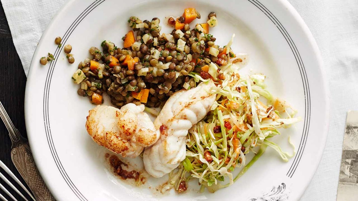 Seeteufel mit Linsen und Schinken-Spitzkohl-Salat Rezept