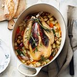 Bresse-Huhn mit Gewürzfüllung und Gemüse
