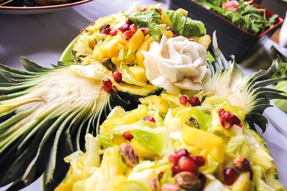 Gefüllte Ananas: perfekt an warmen Sommertagen Gefüllte Ananas: perfekt an warmen Sommertagen