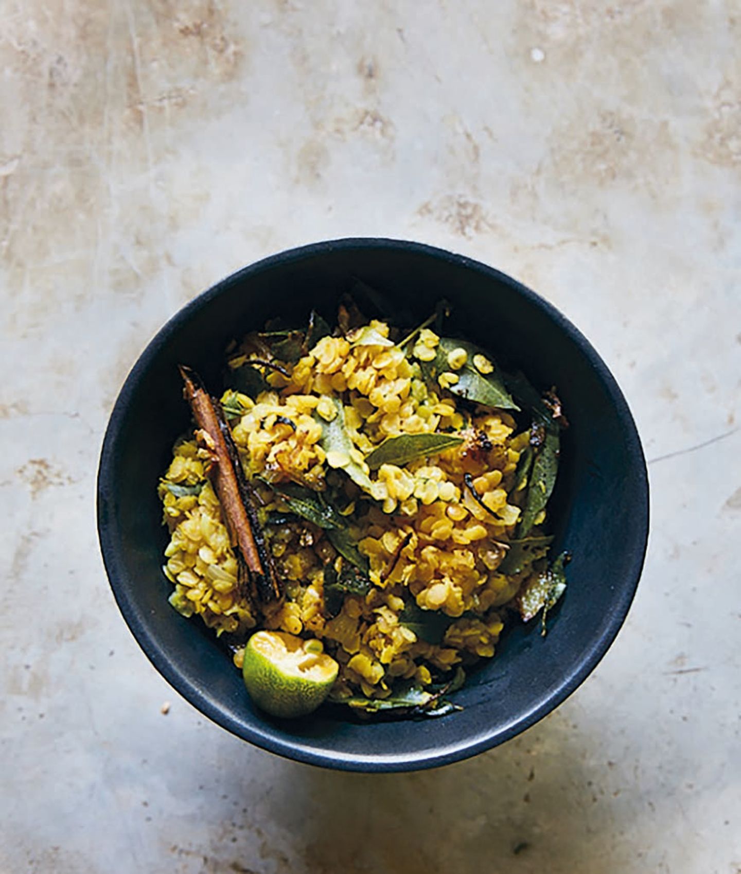 Ein echter Klassiker aus der Küche Sri Lankas: Linsencurry Ein echter Klassiker aus der Küche Sri Lankas: Linsencurry