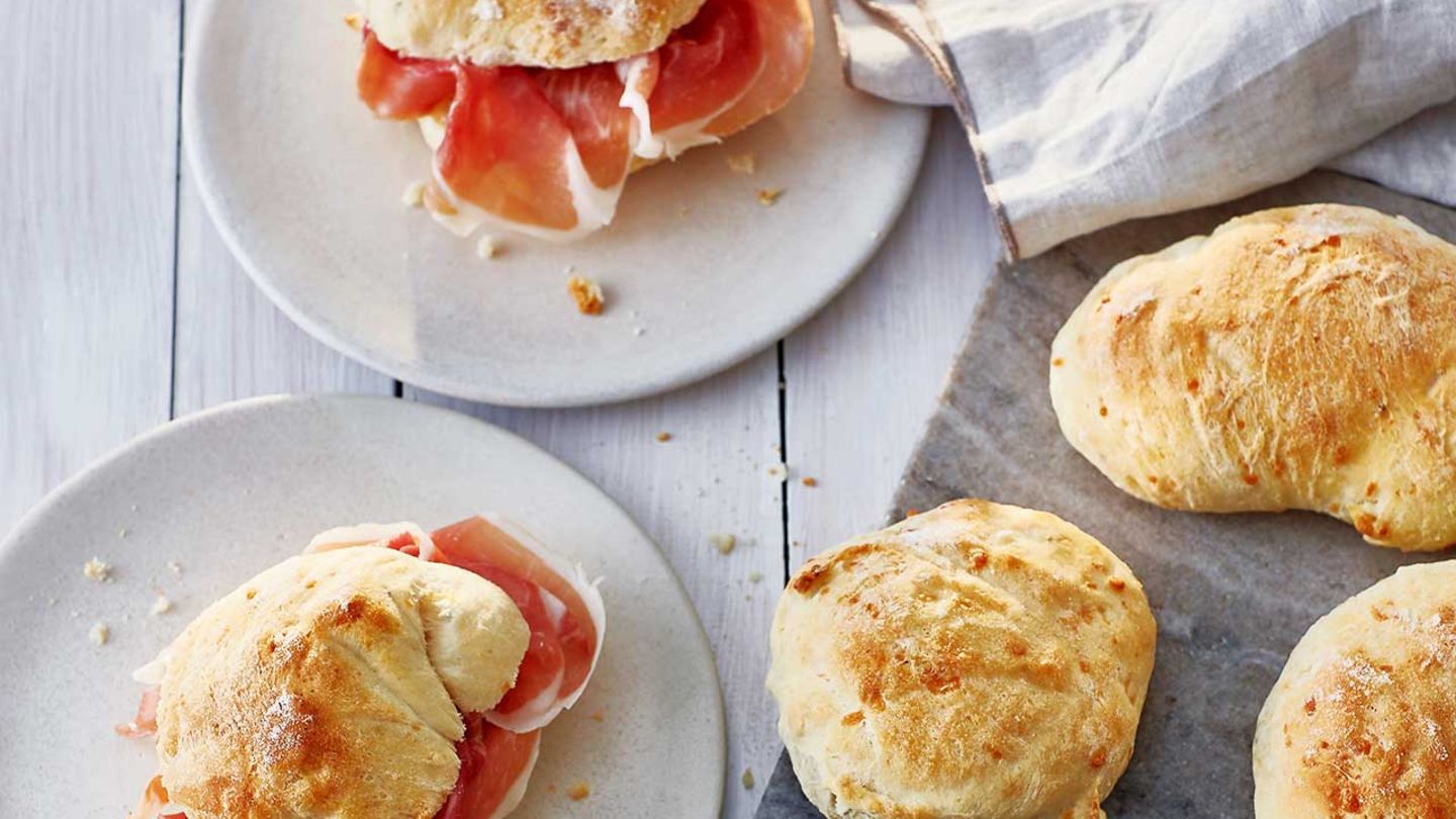 Focaccia-Brötchen mit Parmesan Rezept