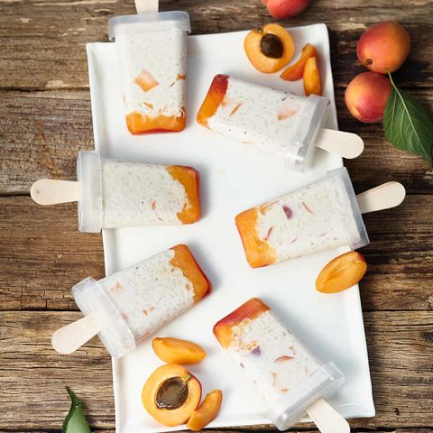 Milchreis-Aprikosen-Eis mit Zitronengras