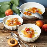 Buttermilch-Panna-cotta mit Aprikosenkompott
