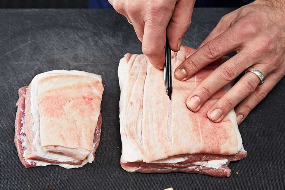 Rezept für Ramen – Schweinebauch einschneiden