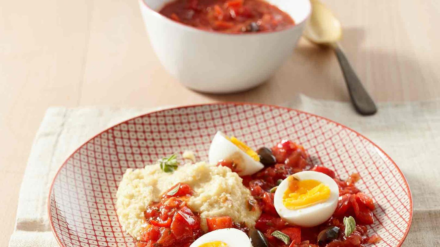 Eier in Tomatensauce mit Polenta Rezept