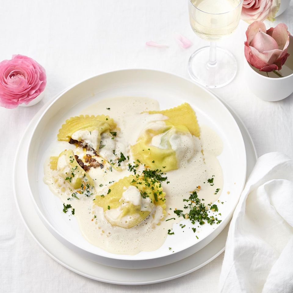 Gefüllte Ravioli mit Zitronen-Wermut-Sauce