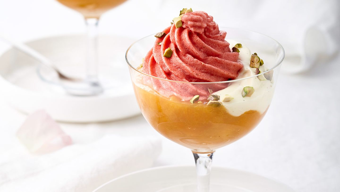 Erdbeer-Sorbet mit Aprikosenkompott und Vanillecreme Rezept - [ESSEN ...