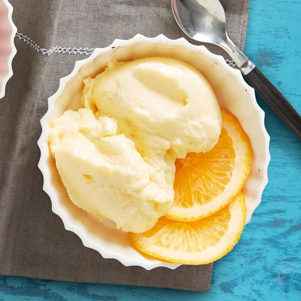 Orangeneis mit Sahnejoghurt Rezept - [ESSEN UND TRINKEN]