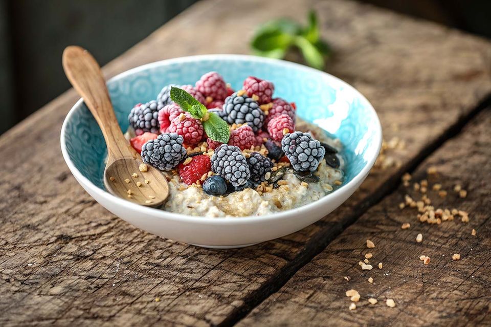 Das Porrdige lässt sich wunderbar mit Früchten genießen Das Porrdige lässt sich wunderbar mit Früchten genießen