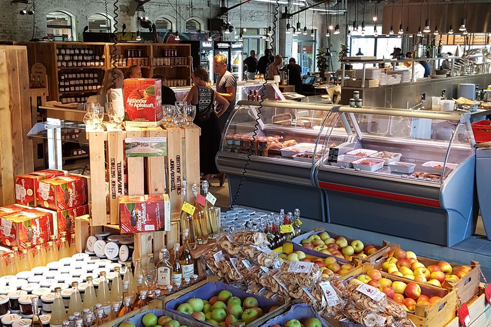 Äpfel in Kisten in der Hobenköök in Hamburg Äpfel in Kisten in der Hobenköök in Hamburg