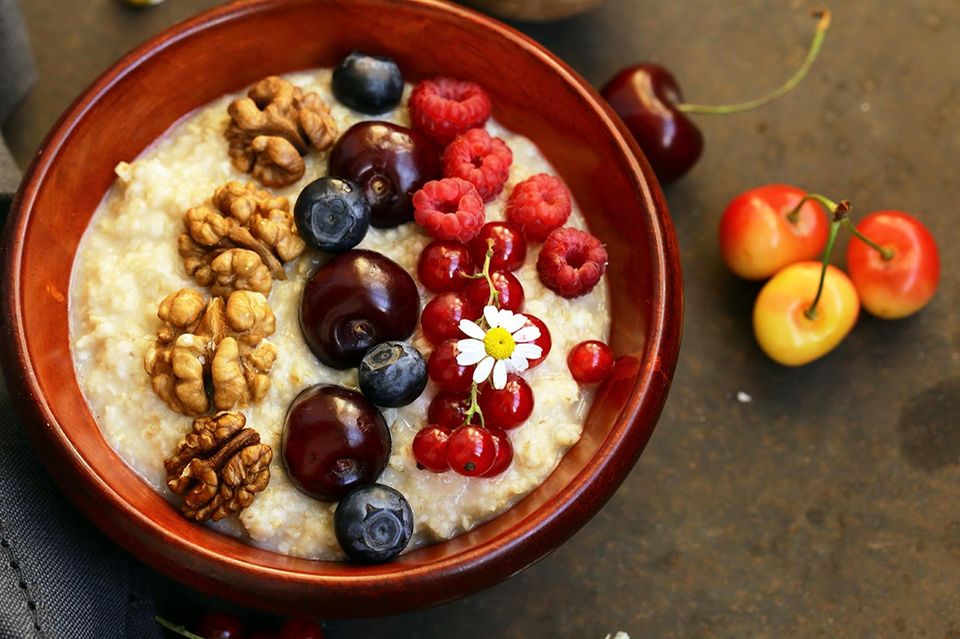 Porridge mit frischen Früchten Porridge mit frischen Früchten