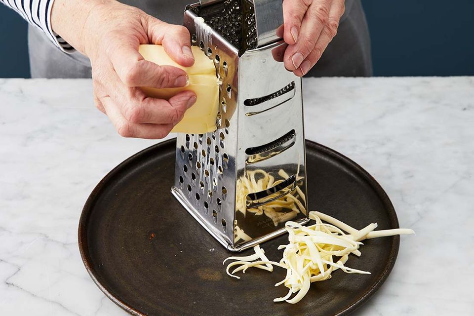 Kirsch-Pie: Schritt 1, Butter raspeln