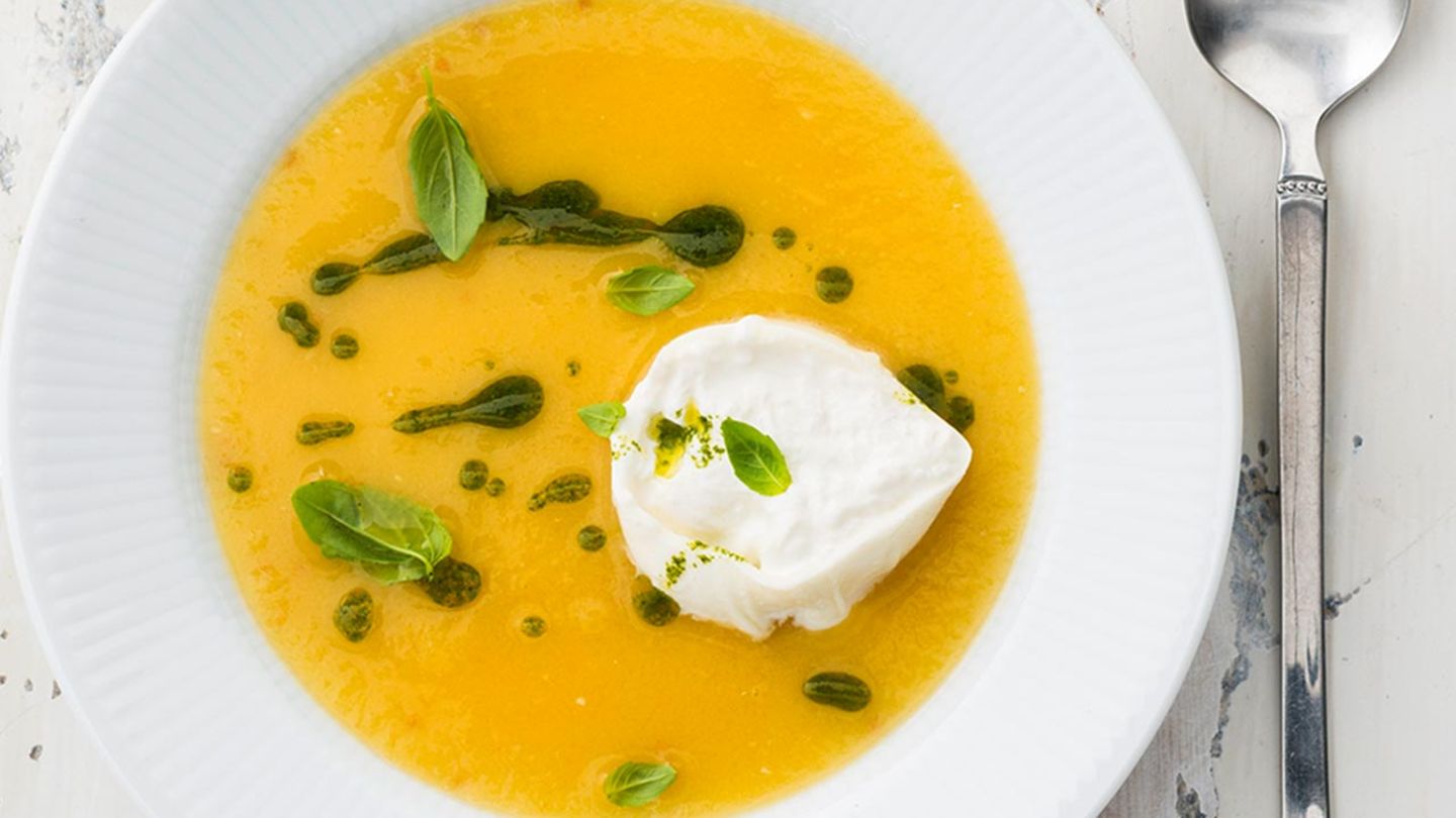 Gelbe Tomatensuppe mit Burrata Rezept