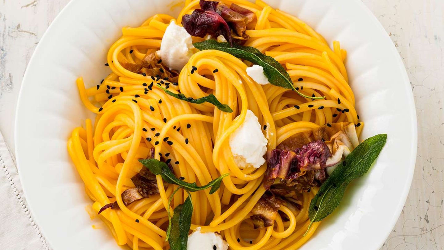 Möhren-Linguine mit Radicchio Rezept