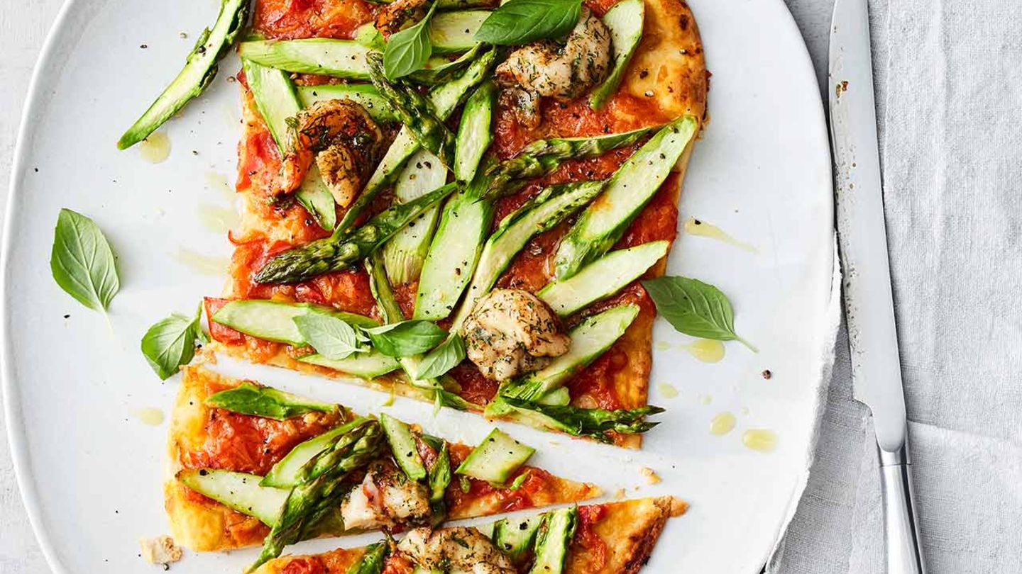 Spargel-Flammkuchen mit Riesengarnelen Rezept