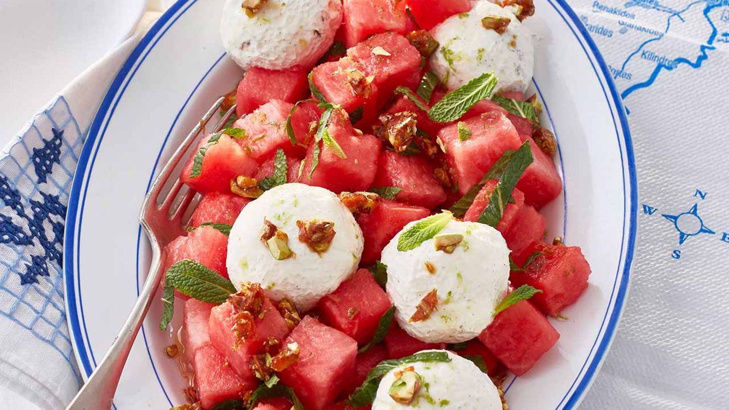Wassermelonensalat mit Joghurtbällchen Rezept