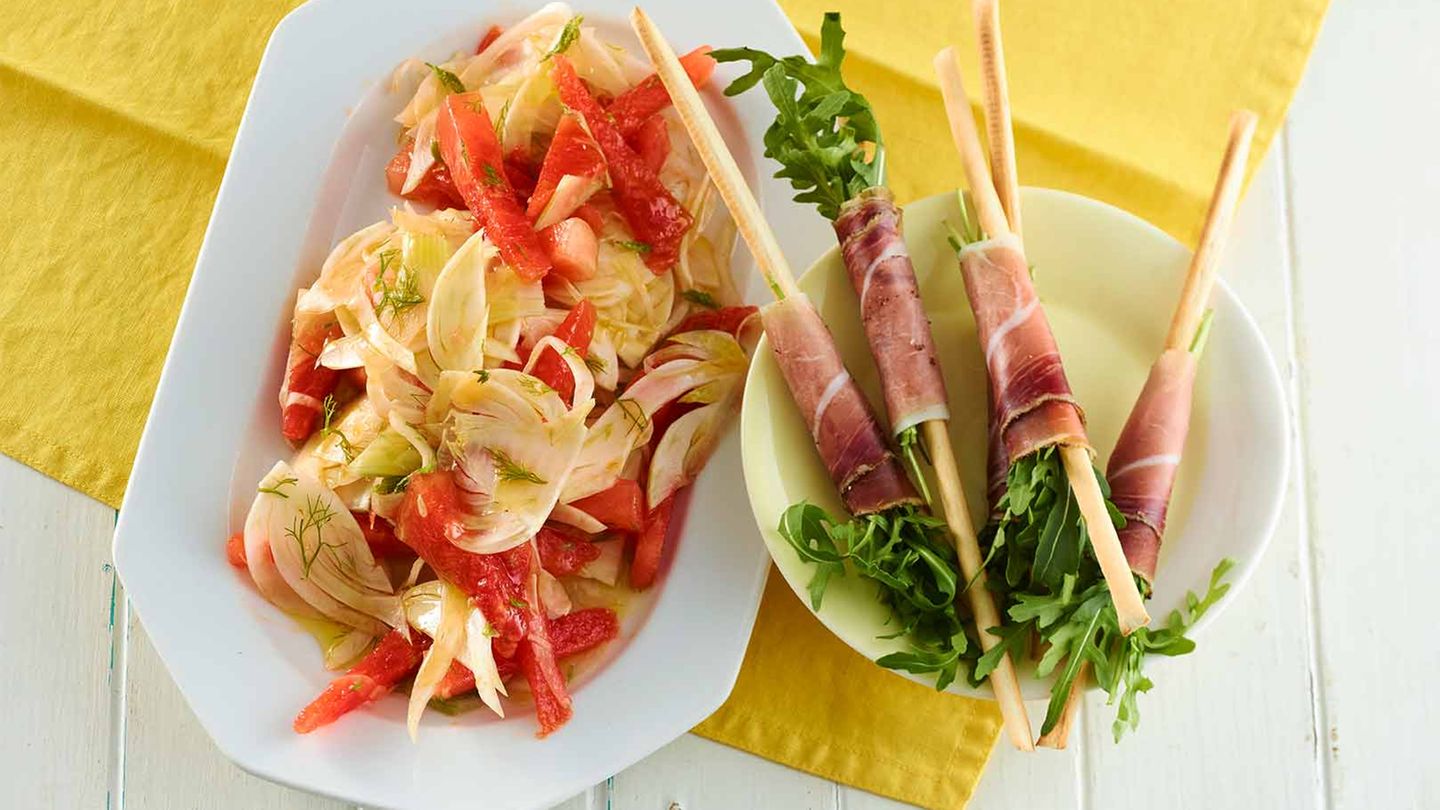 Fenchel-Melonen-Salat mit Schinken-Rauke-Grissini Rezept