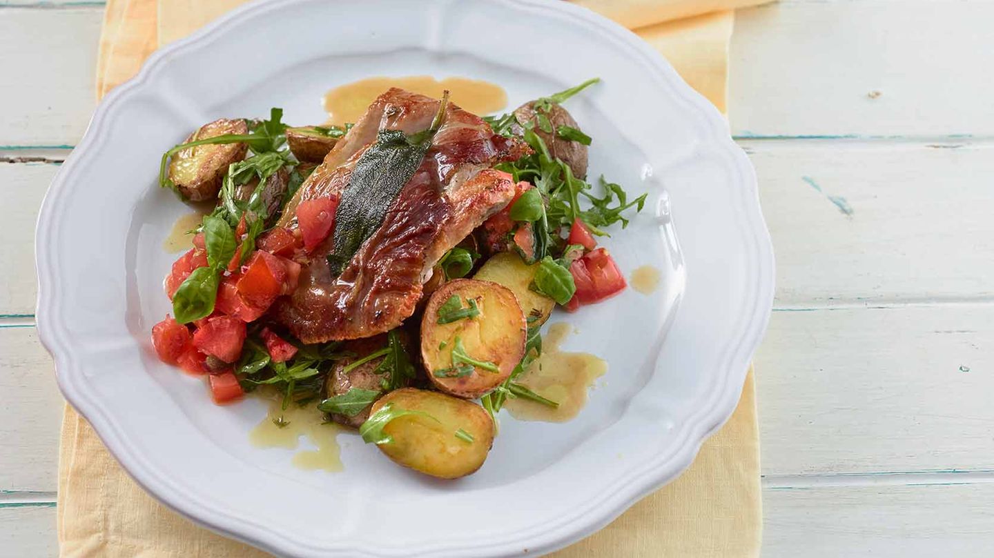 Saltimbocca mit Salsa und Röstkartoffeln