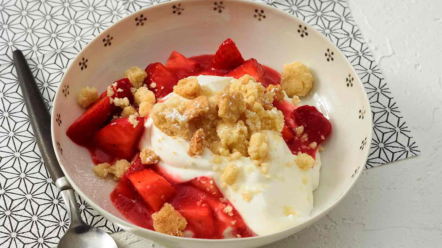Erdbeerquark mit Ingwerstreuseln Rezept - [ESSEN UND TRINKEN]