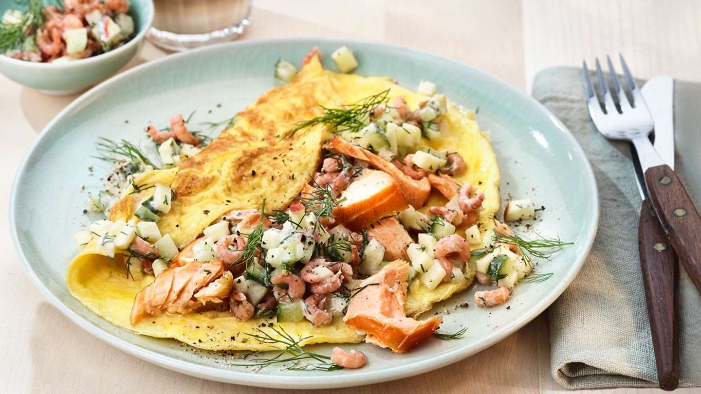 Omelette mit Gurken, Krabben und Lachs Rezept
