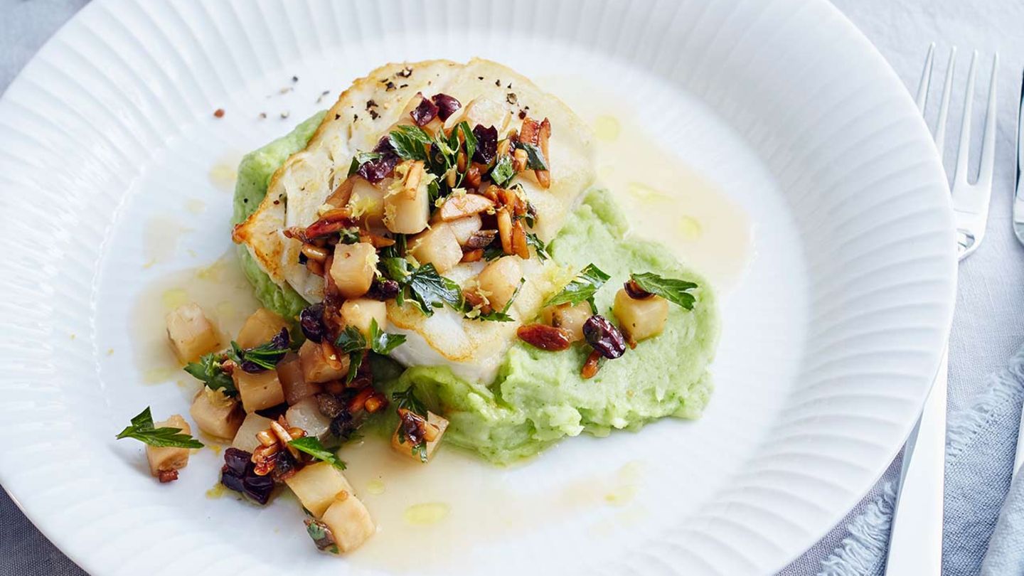 Kabeljaufilet mit Nussbuttersauce, Petersilienpüree und Mandel-Caponata Rezept