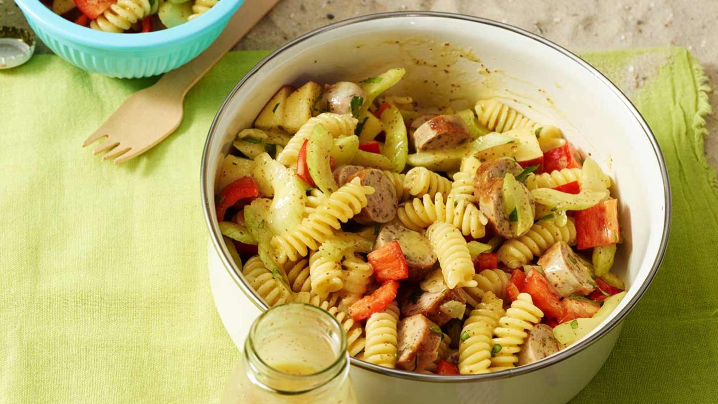Nudel-Bratwurst-Salat Rezept