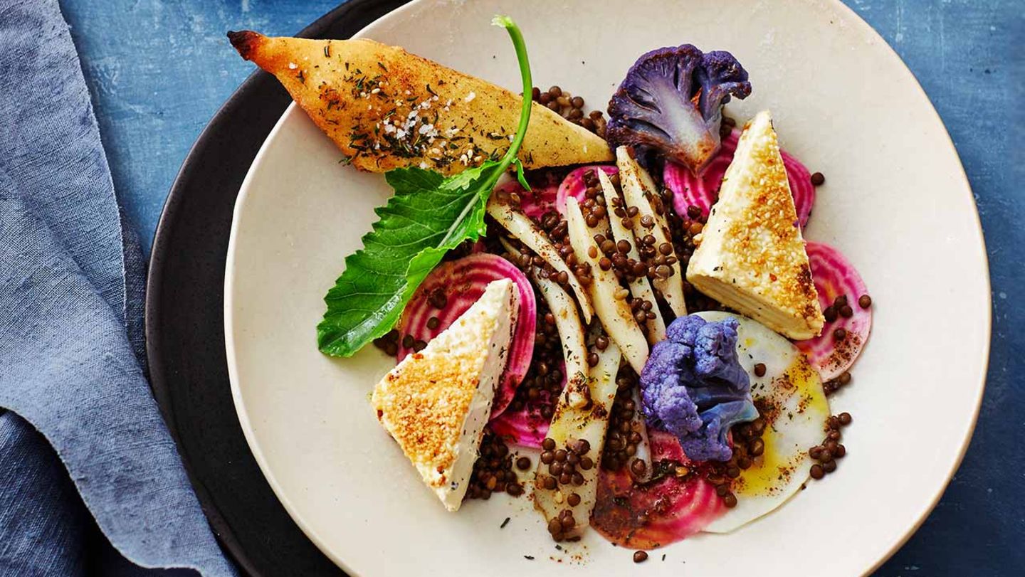 Kohlrabi-Bete-Salat mit Linsen, Feta und Fladenbrot mit Zatar Rezept