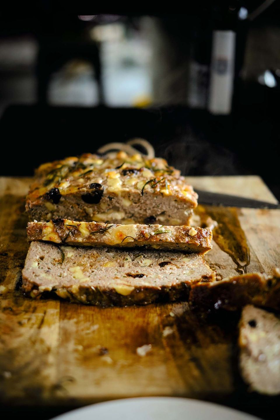 Käse-Hackbraten mit Dörrpflaumen und cremigen Lauch Käse-Hackbraten mit Dörrpflaumen und cremigen Lauch