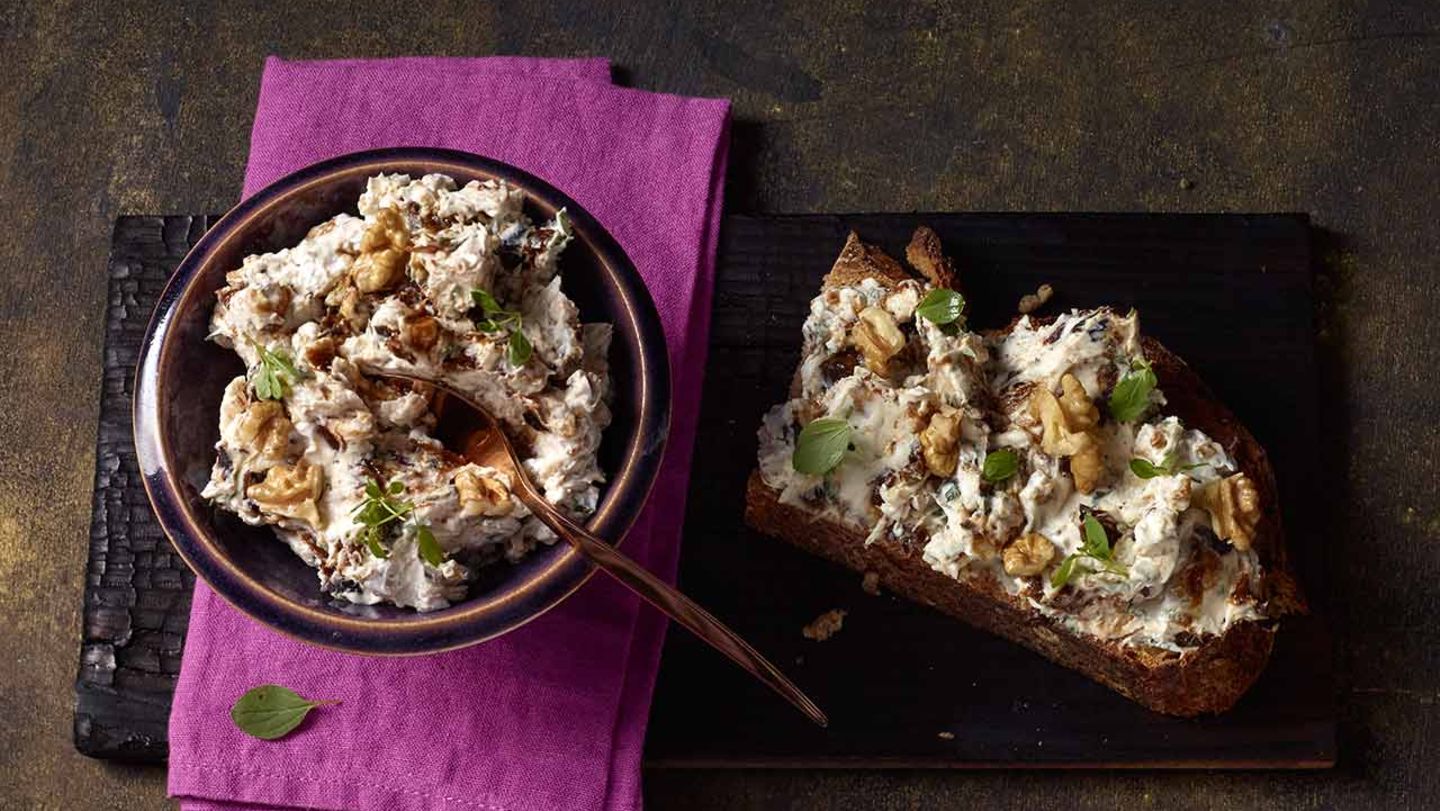 Walnussfrischkäse mit Backpflaume Rezept