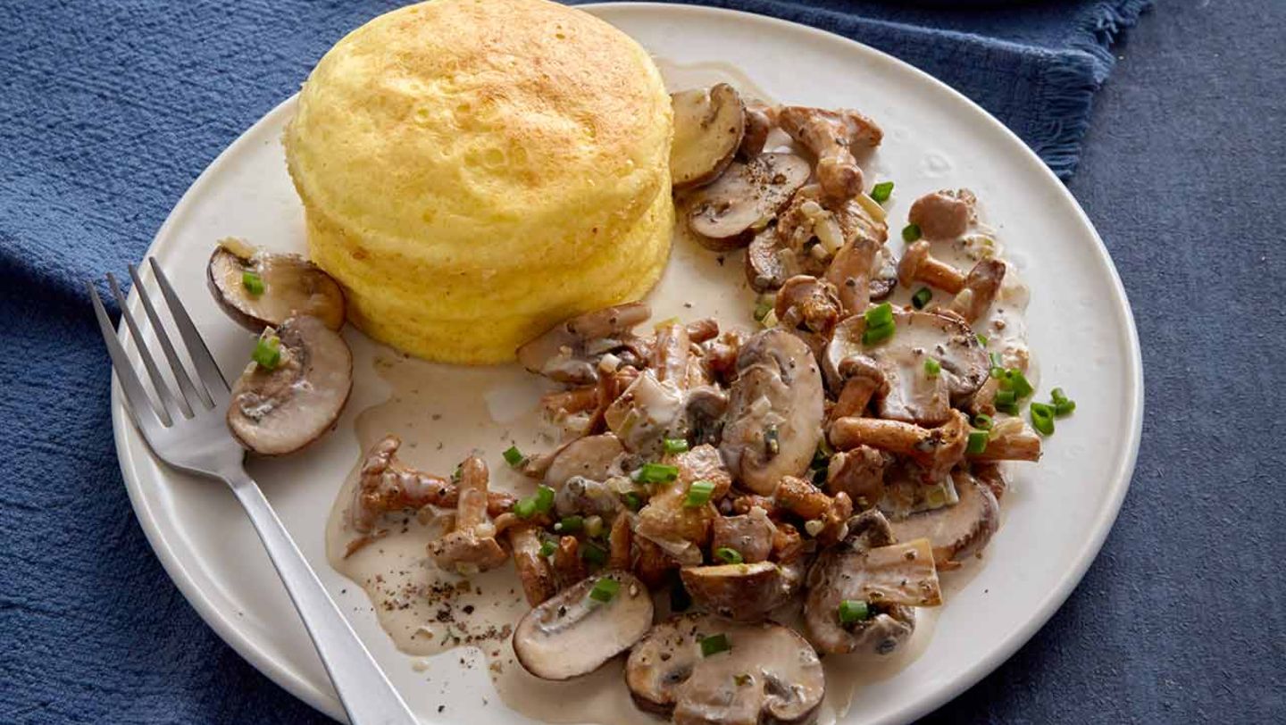 Low-Carb-Käse-Soufflé mit Pilzrahm Rezept