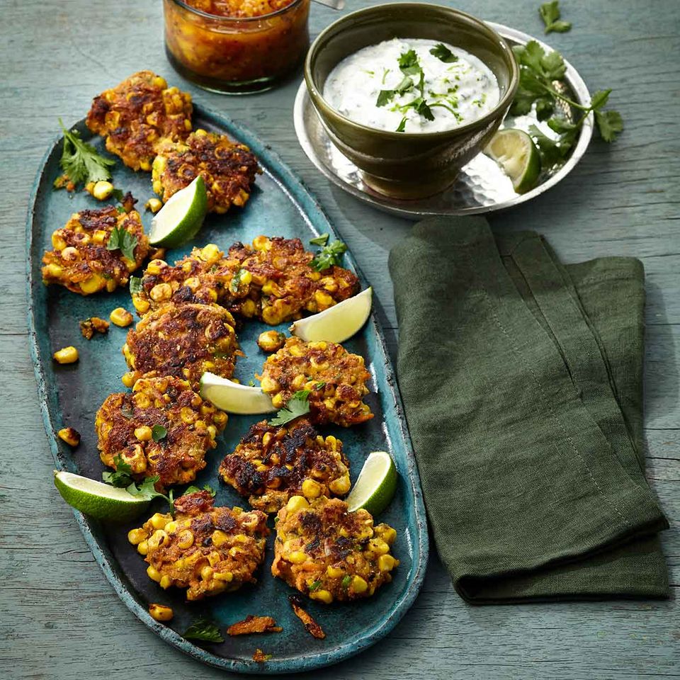 Mais Mohren Pakoras Und Tomaten Pfirsich Chutney Rezept Essen Und Trinken