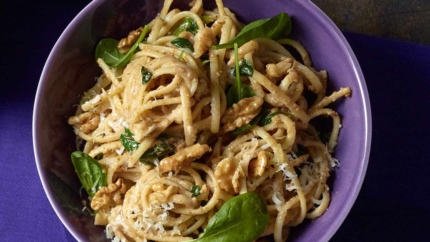 Linguine mit Baby-Spinat und Walnuss-Pesto Rezept