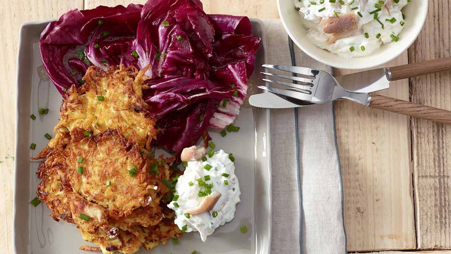 Sauerkrautpuffer mit Forellen-Dip Rezept