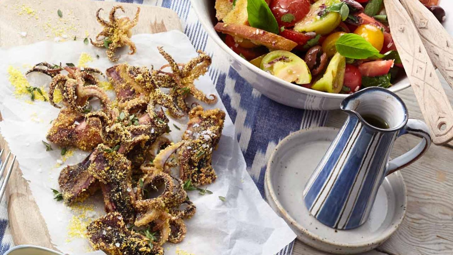 Calamaretti mit Orangenmayonnaise und Tomaten-Brot-Salat Rezept