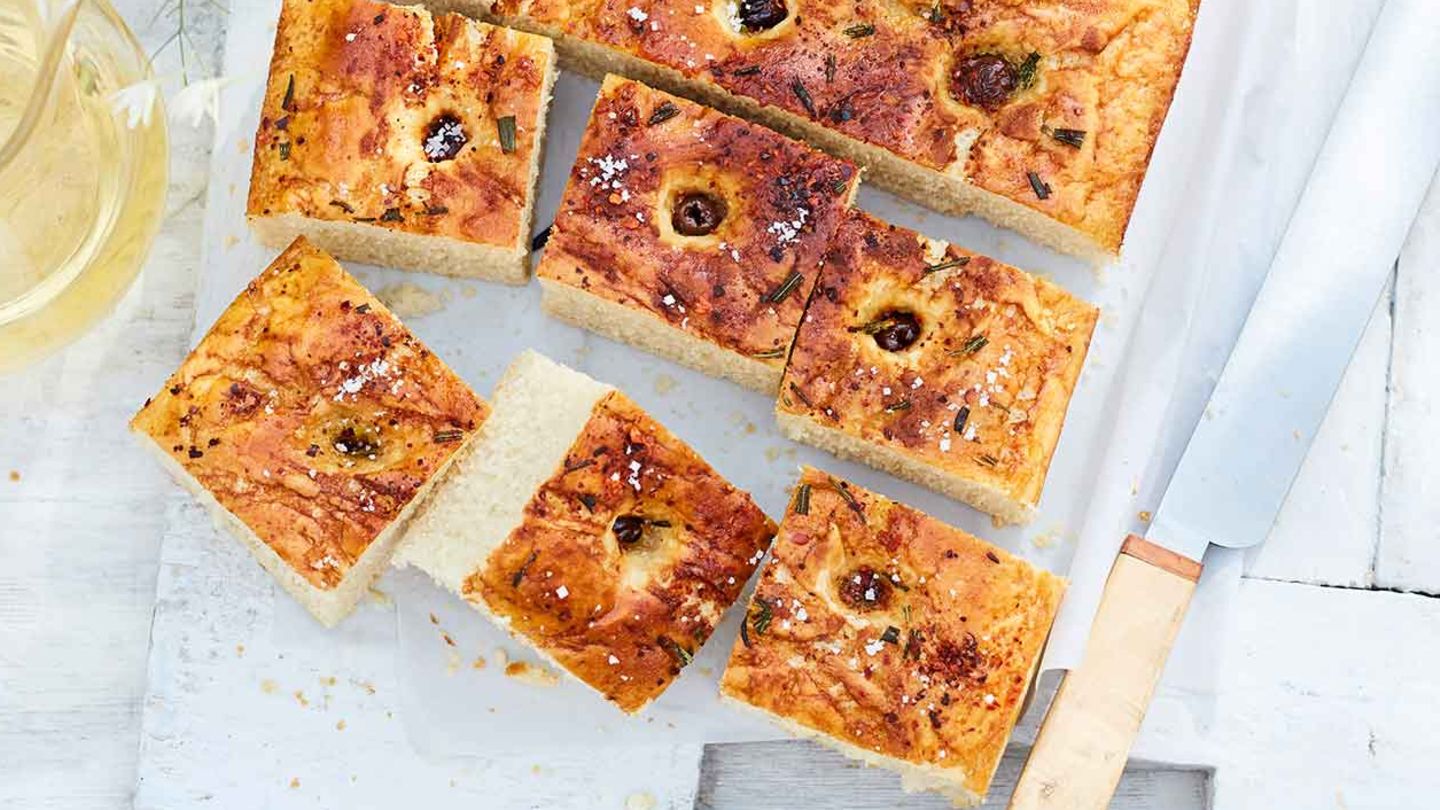 Kartoffel-Focaccia mit Oliven Rezept