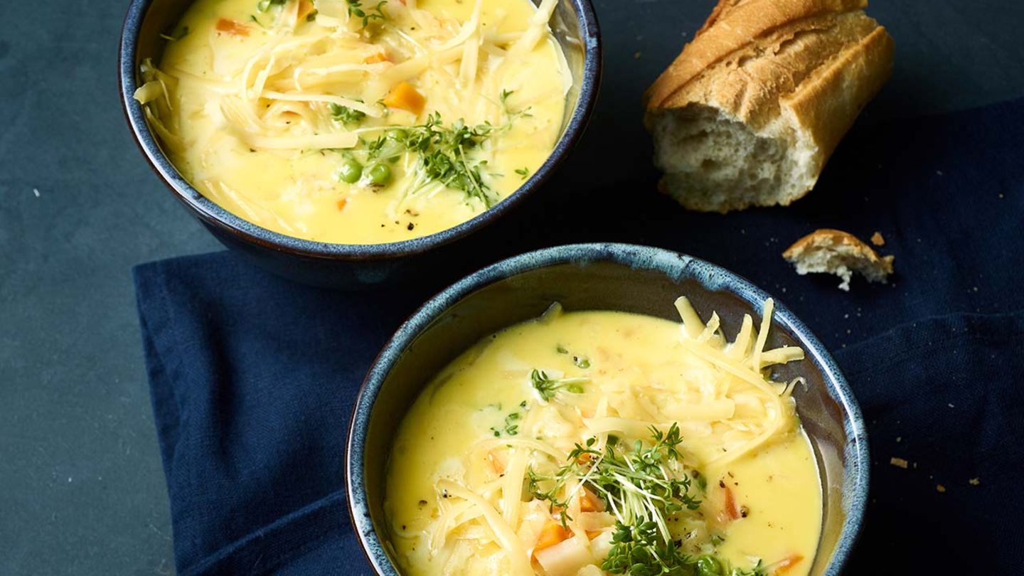 Käsesuppe mit Erbsen Rezept
