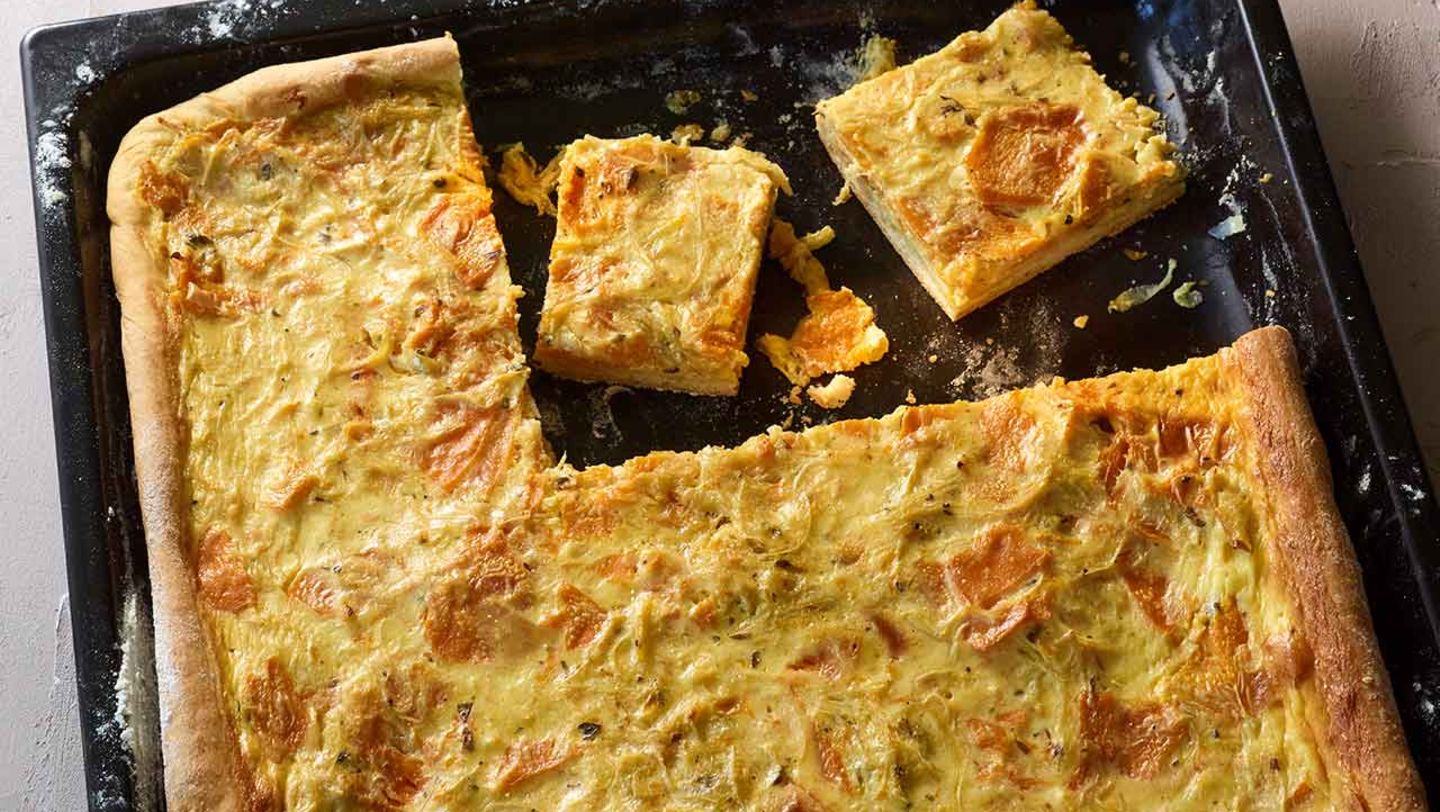 Kürbis-Zwiebel-Kuchen mit Ziegenfrischkäse