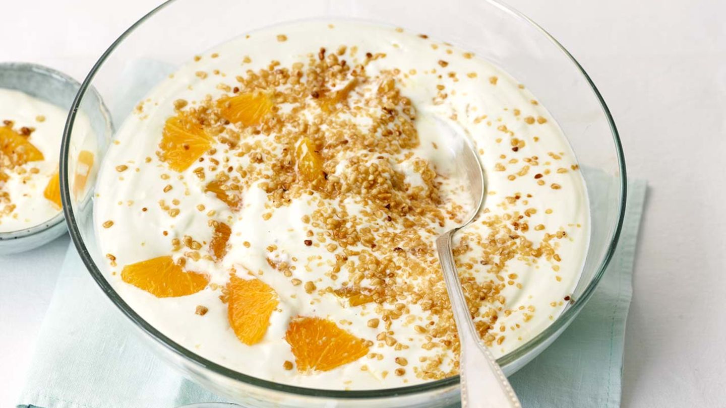 Orangenquark mit Haselnusskrokant