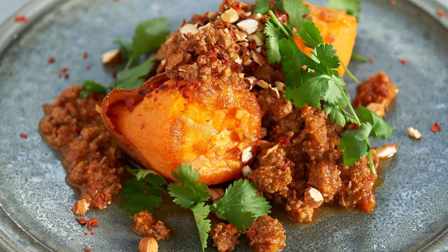 Ofensüßkartoffeln mit Lamm­-Bolognese Rezept