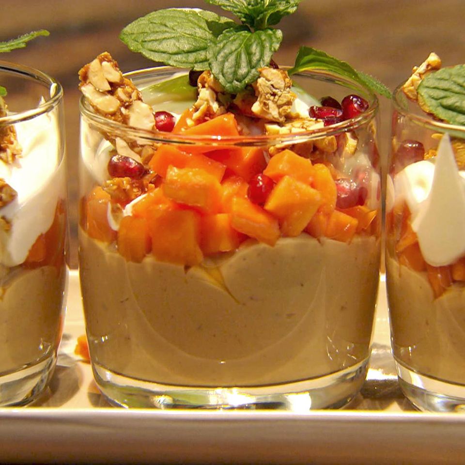 Erdnuss-Karamell-Pudding mit Papaya: Rezept aus der Kochshow essen & trinken Für jeden Tag